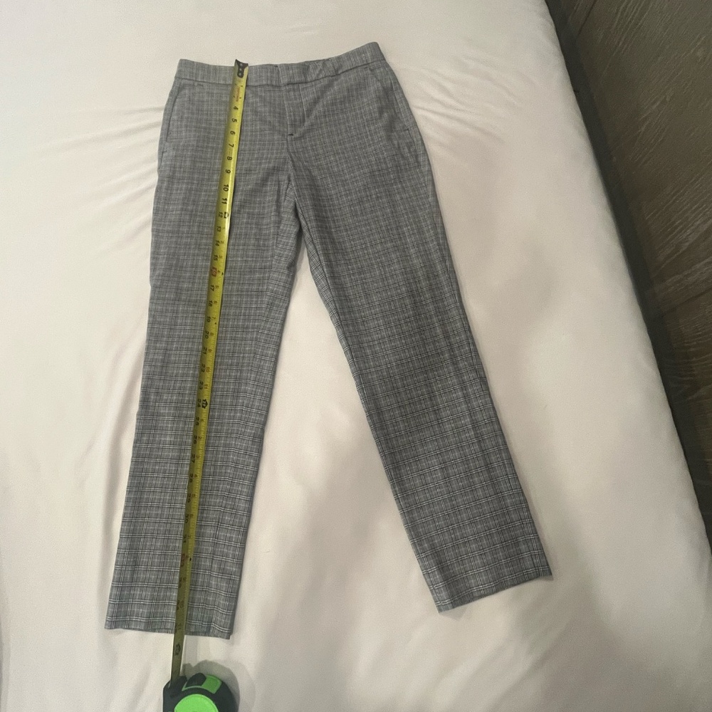 Banana Republic Avery Pant.  Checkered.  Size 2. - Picture 4 of 5